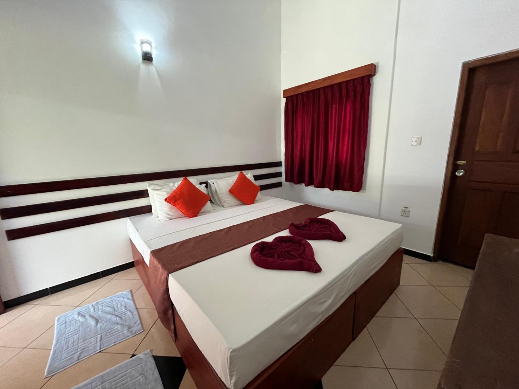 Sundowners Guesthouse Hikkaduwa Phòng bức ảnh