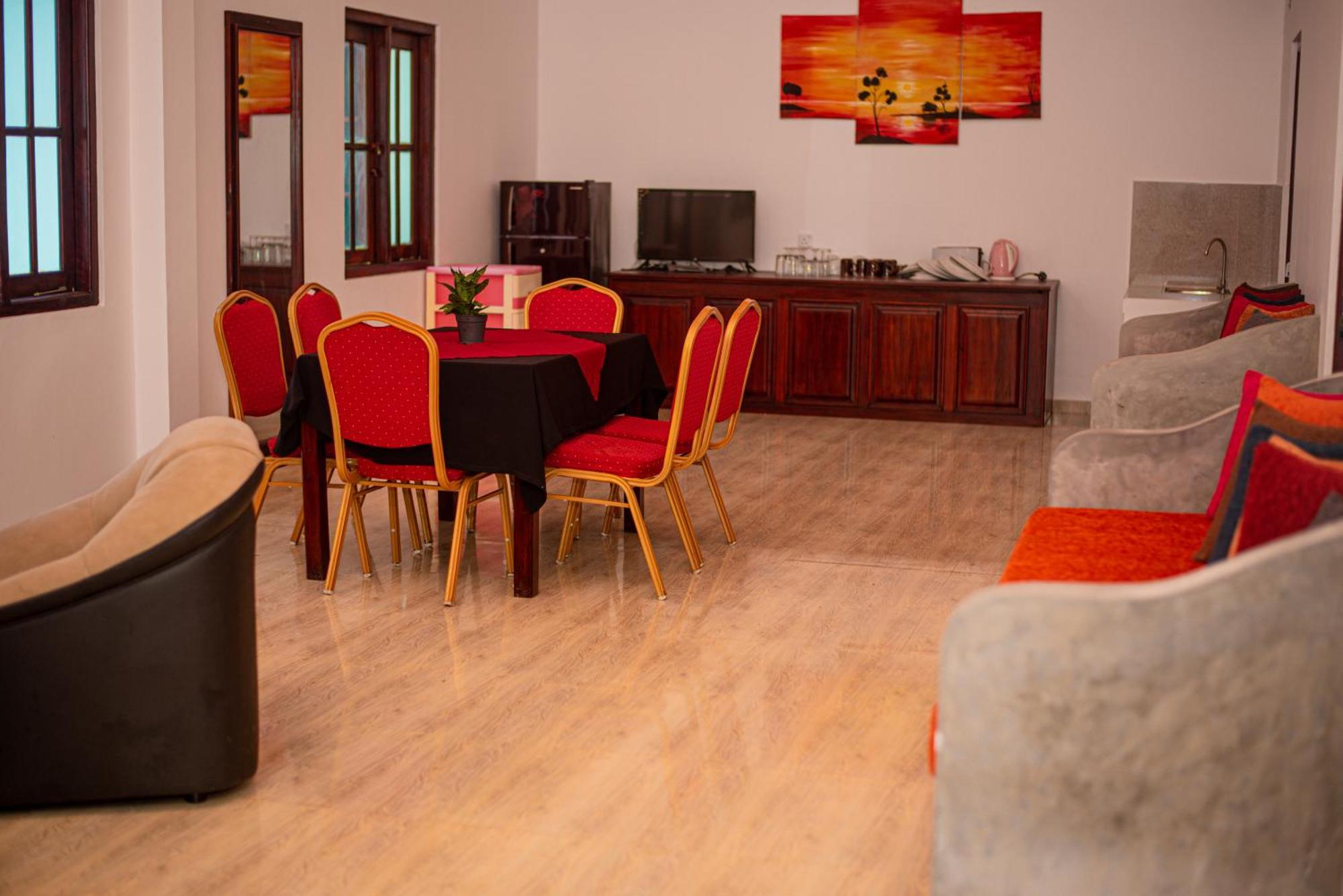 Sundowners Guesthouse Hikkaduwa Ngoại thất bức ảnh