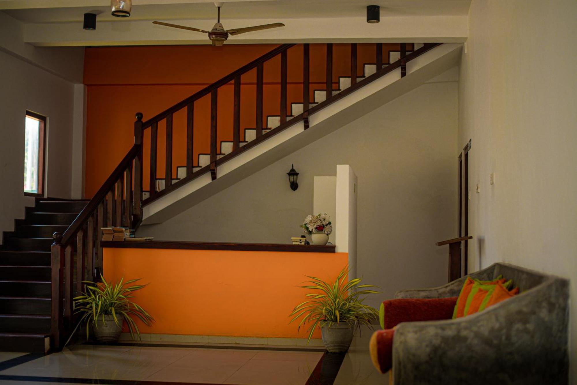Sundowners Guesthouse Hikkaduwa Ngoại thất bức ảnh