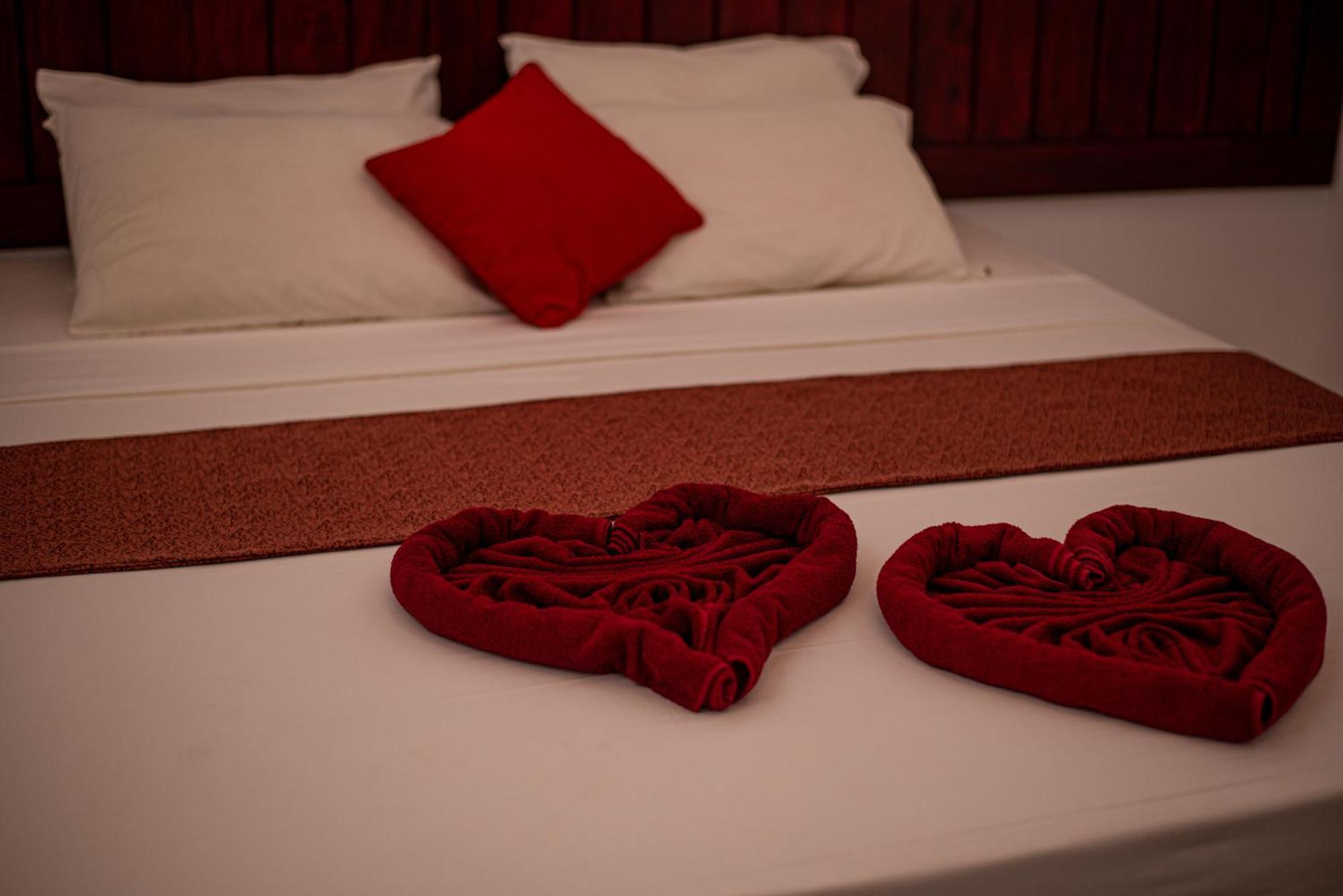 Sundowners Guesthouse Hikkaduwa Ngoại thất bức ảnh