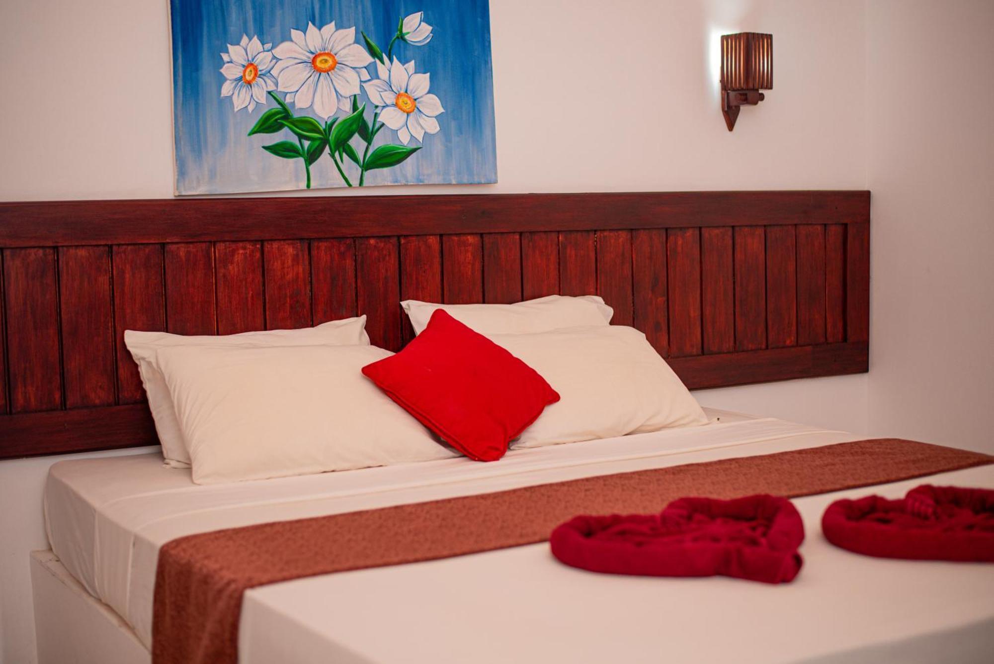 Sundowners Guesthouse Hikkaduwa Ngoại thất bức ảnh