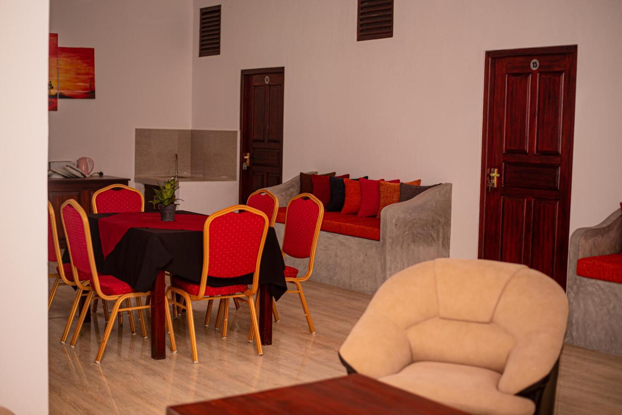 Sundowners Guesthouse Hikkaduwa Ngoại thất bức ảnh
