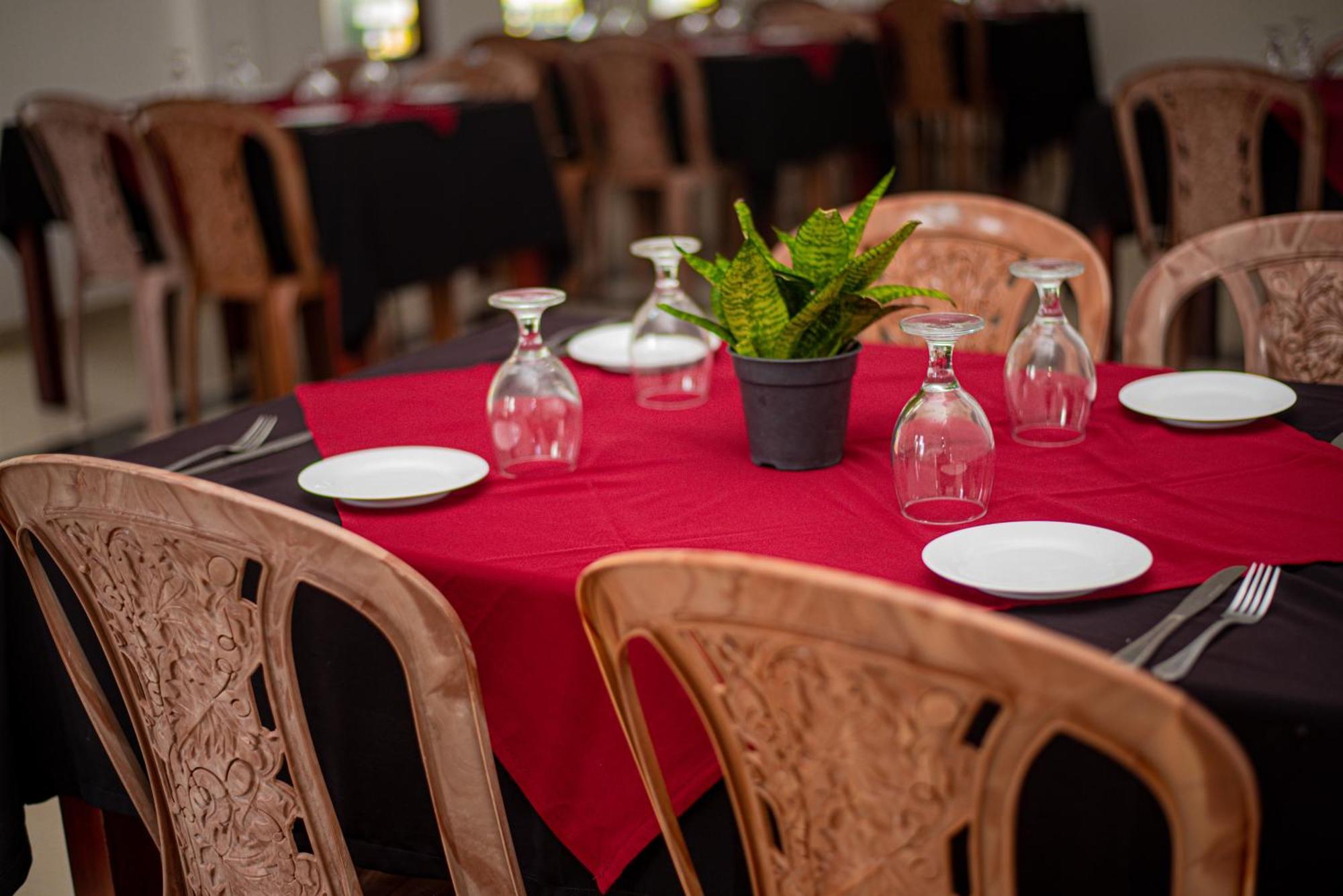 Sundowners Guesthouse Hikkaduwa Ngoại thất bức ảnh