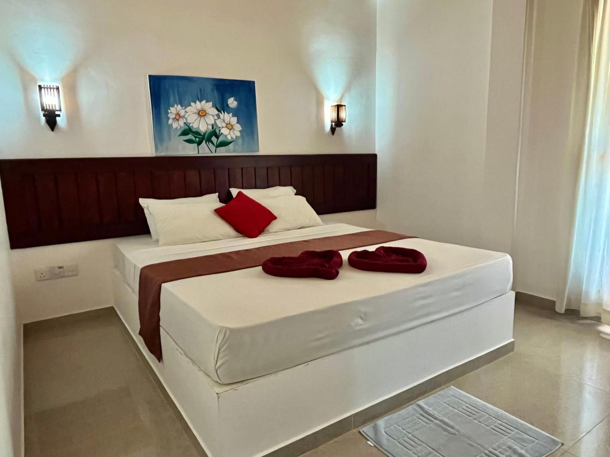 Sundowners Guesthouse Hikkaduwa Ngoại thất bức ảnh
