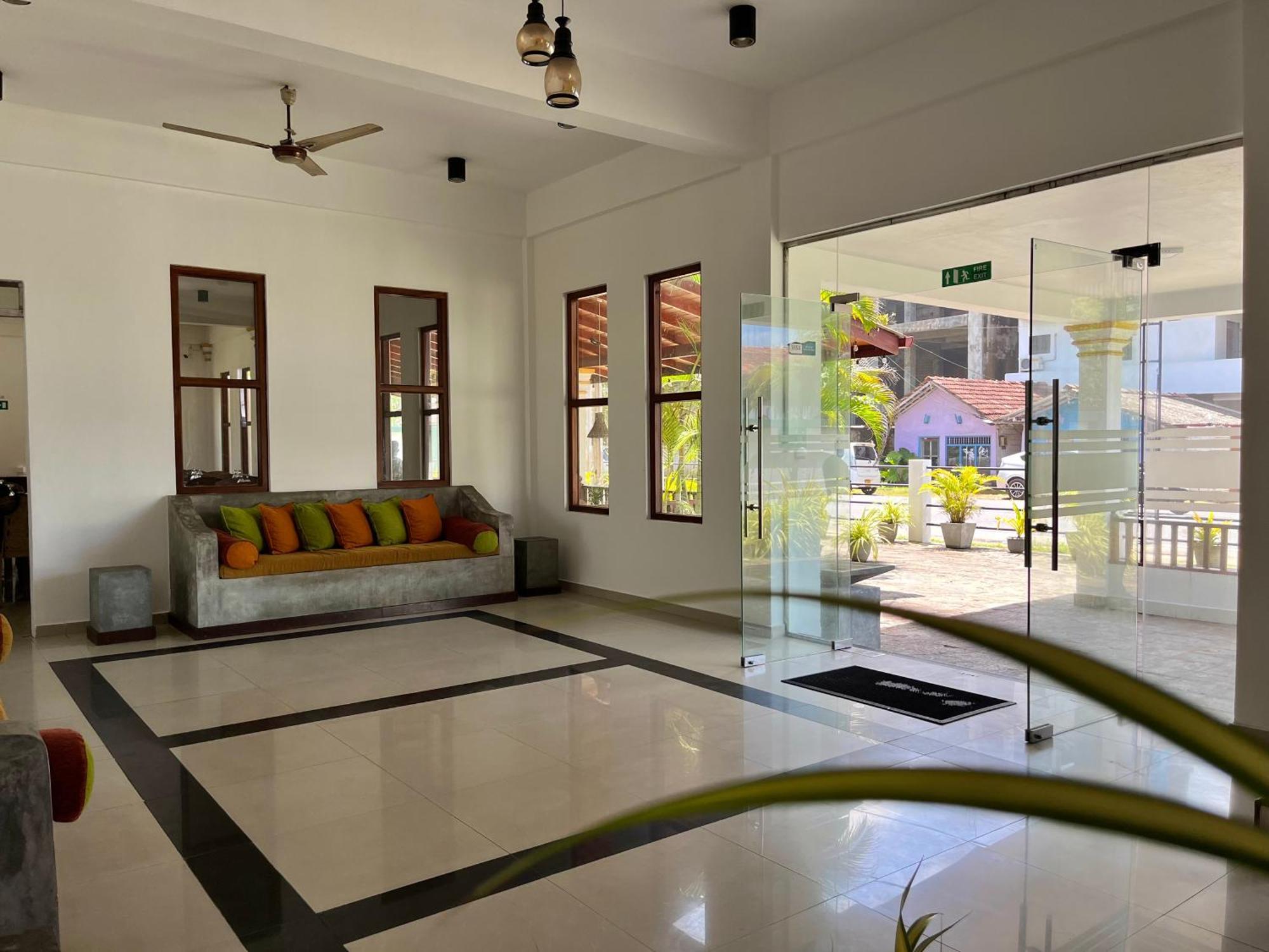 Sundowners Guesthouse Hikkaduwa Ngoại thất bức ảnh