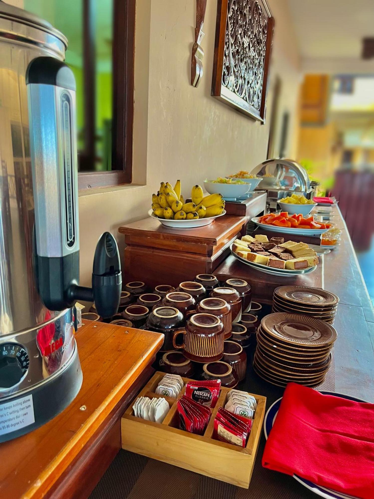 Sundowners Guesthouse Hikkaduwa Ngoại thất bức ảnh