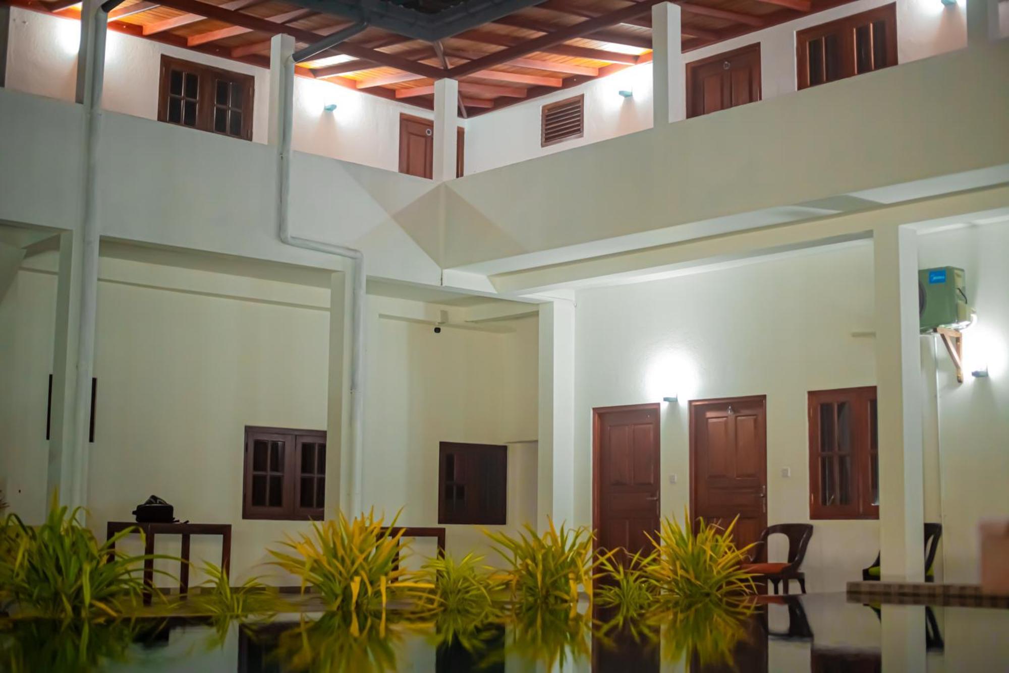 Sundowners Guesthouse Hikkaduwa Ngoại thất bức ảnh