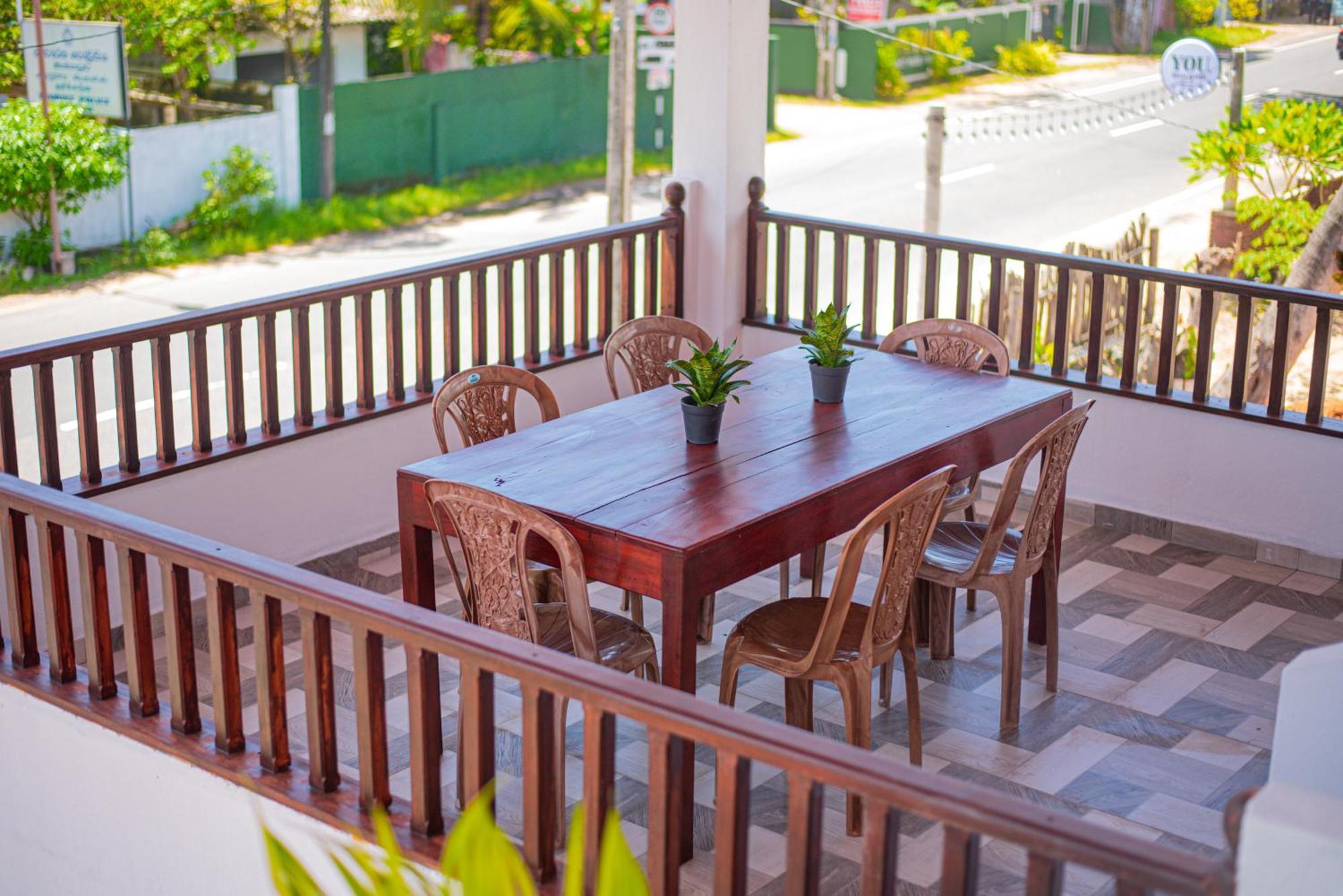 Sundowners Guesthouse Hikkaduwa Ngoại thất bức ảnh