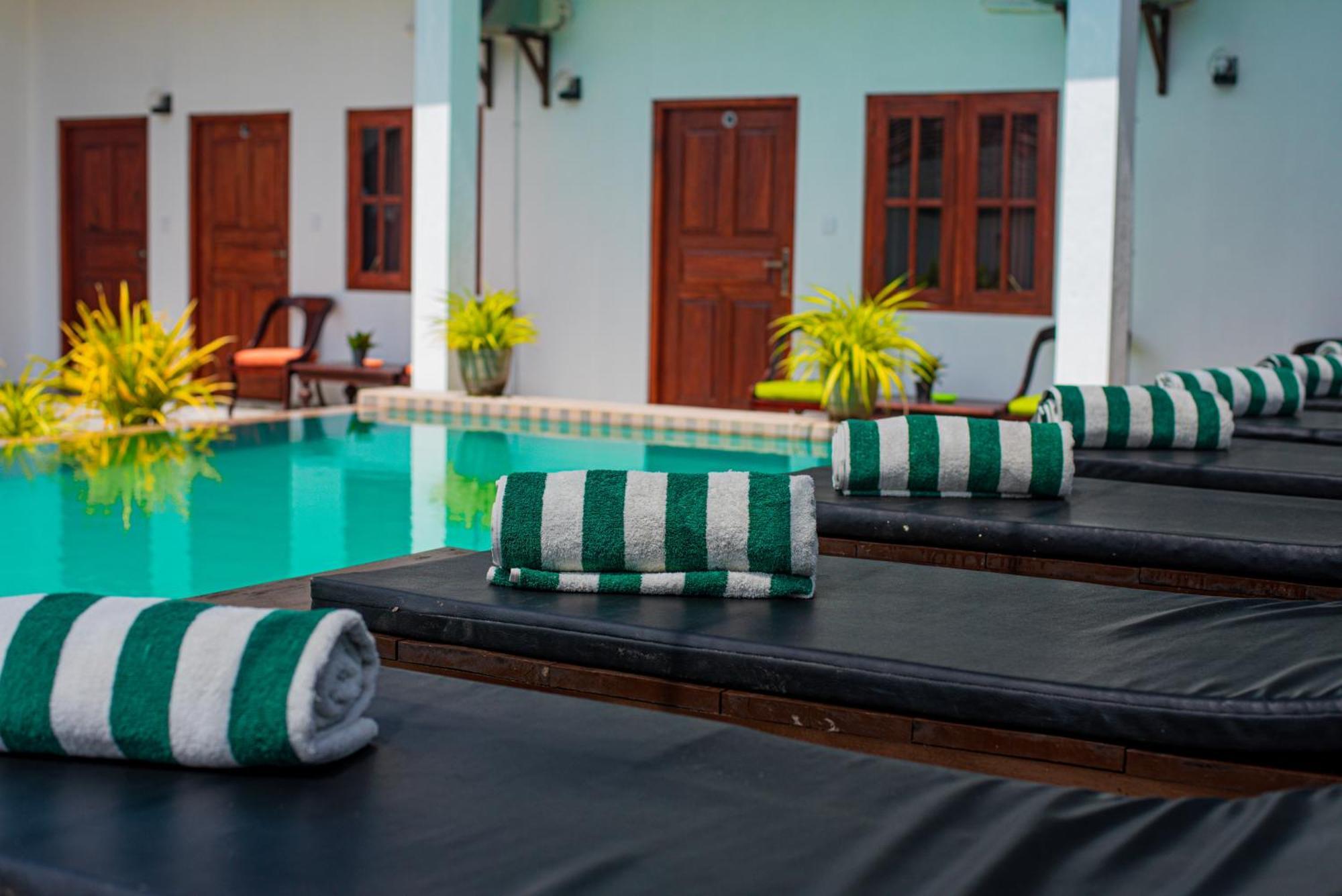 Sundowners Guesthouse Hikkaduwa Ngoại thất bức ảnh