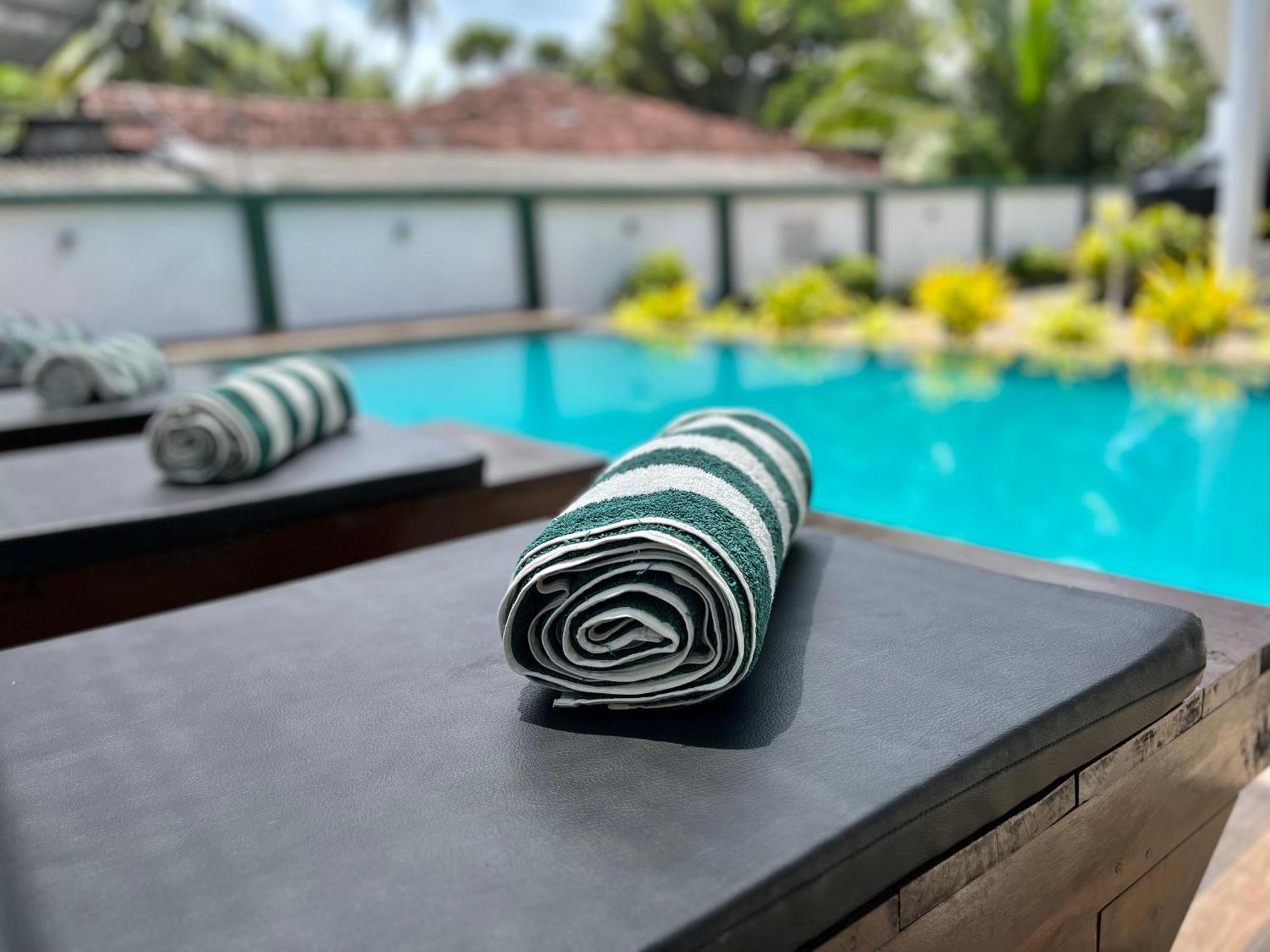 Sundowners Guesthouse Hikkaduwa Ngoại thất bức ảnh