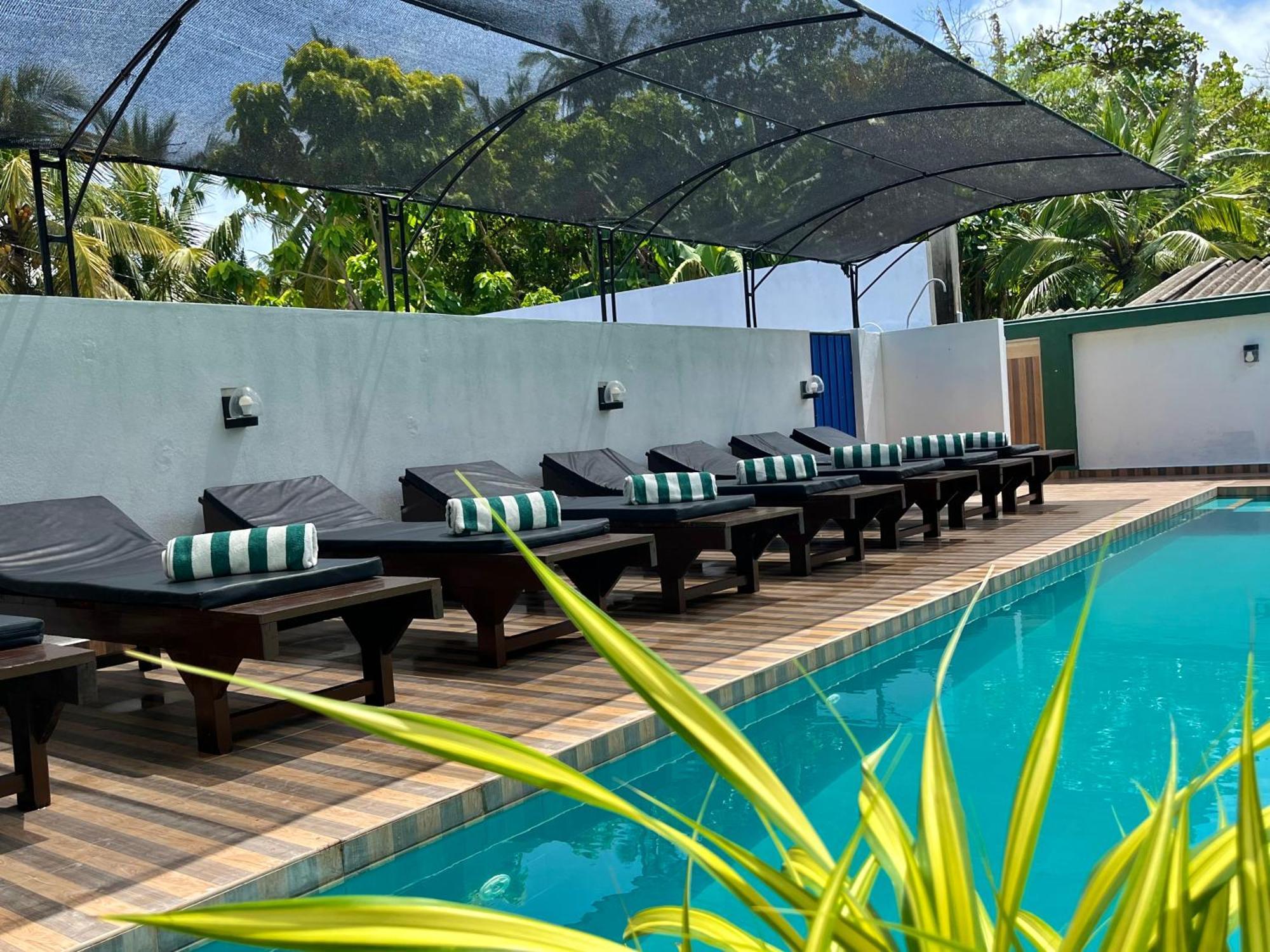 Sundowners Guesthouse Hikkaduwa Ngoại thất bức ảnh