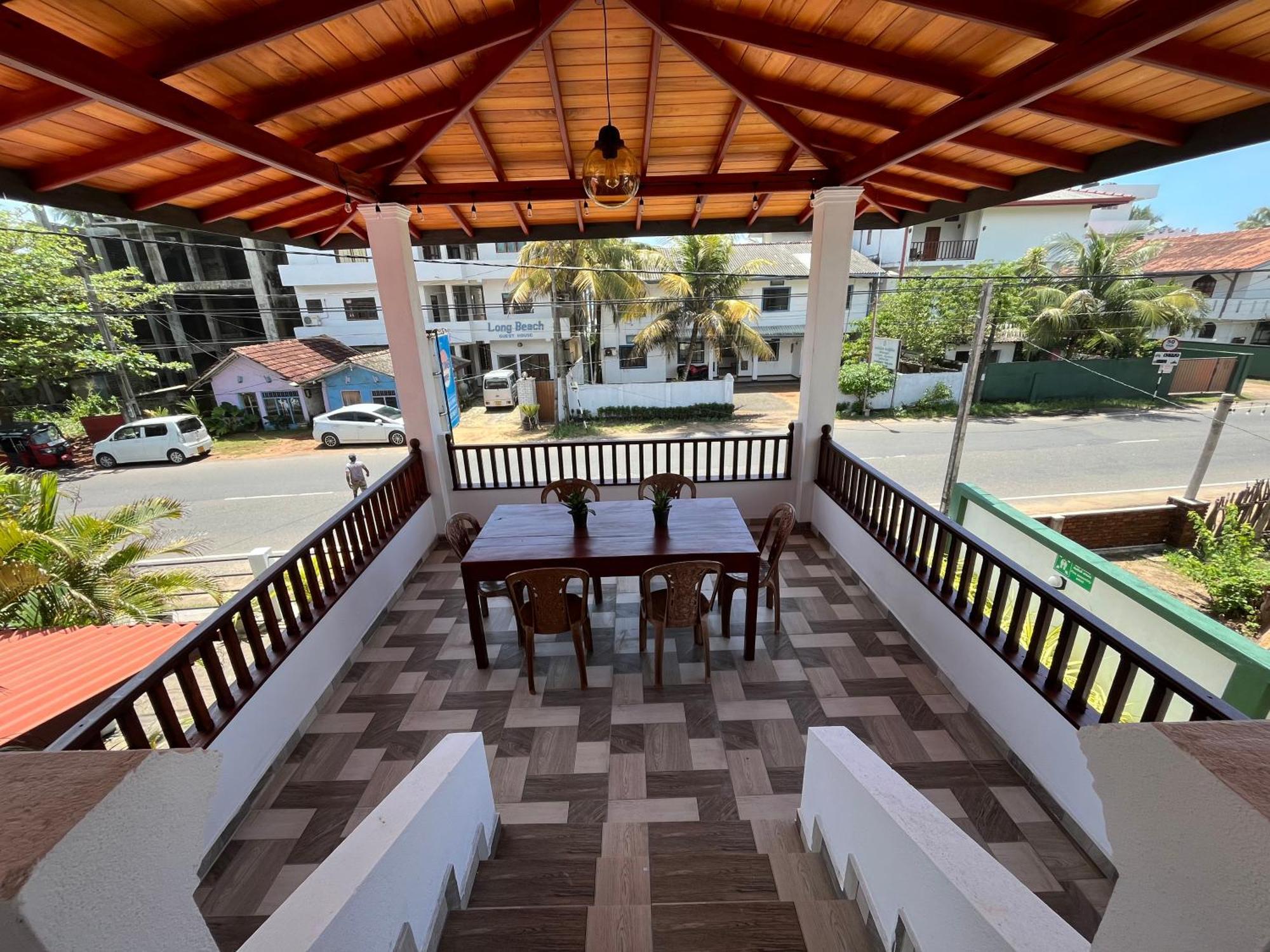 Sundowners Guesthouse Hikkaduwa Ngoại thất bức ảnh