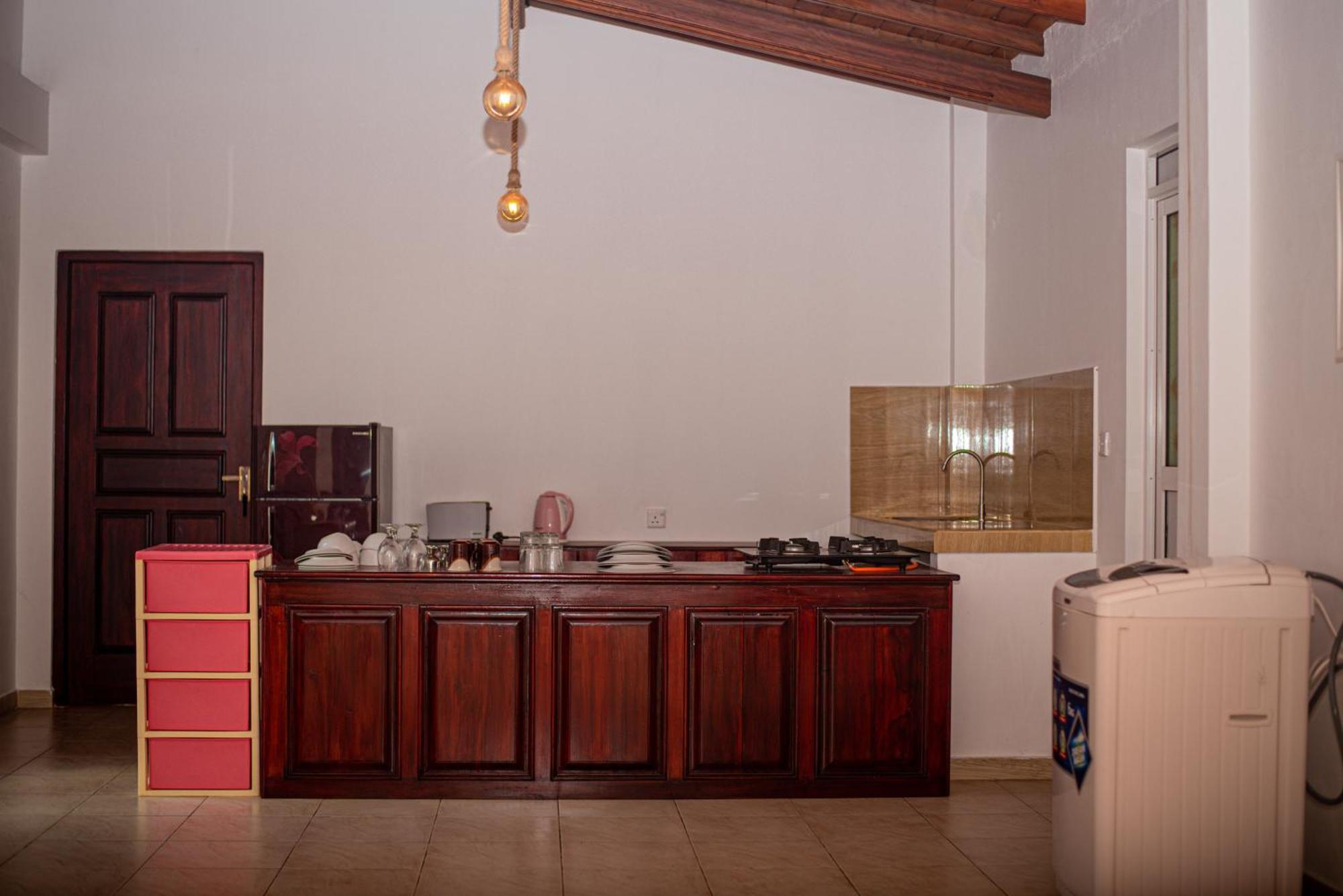 Sundowners Guesthouse Hikkaduwa Phòng bức ảnh