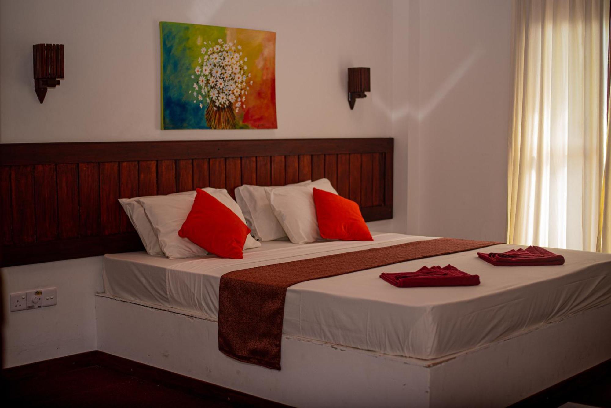 Sundowners Guesthouse Hikkaduwa Phòng bức ảnh