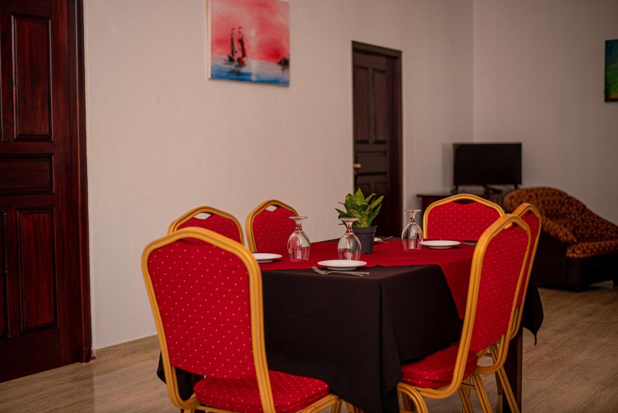 Sundowners Guesthouse Hikkaduwa Phòng bức ảnh