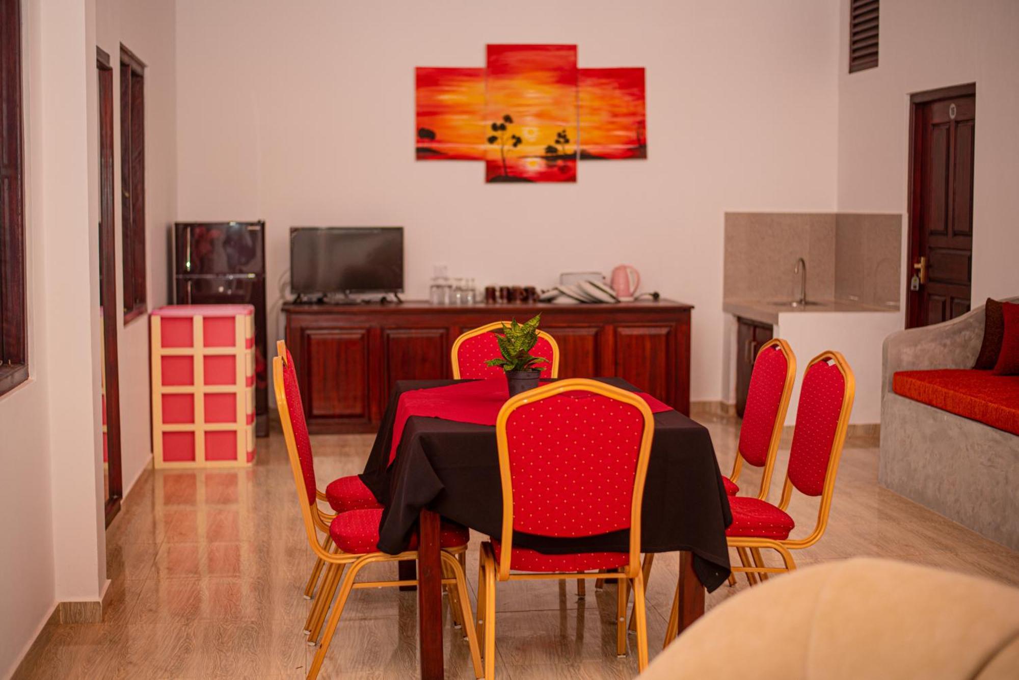 Sundowners Guesthouse Hikkaduwa Ngoại thất bức ảnh