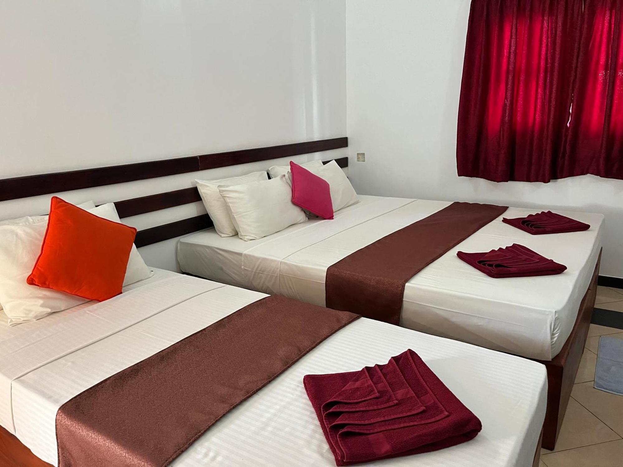 Sundowners Guesthouse Hikkaduwa Phòng bức ảnh