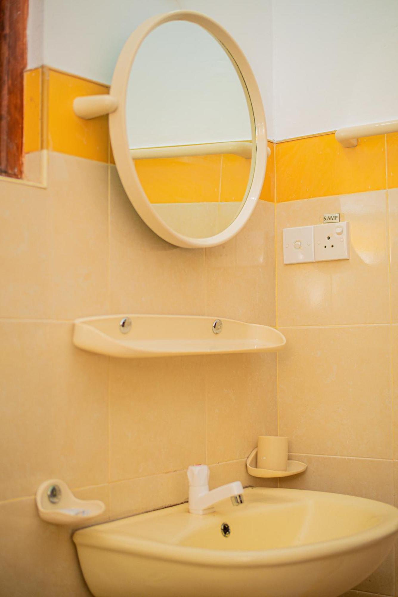 Sundowners Guesthouse Hikkaduwa Phòng bức ảnh