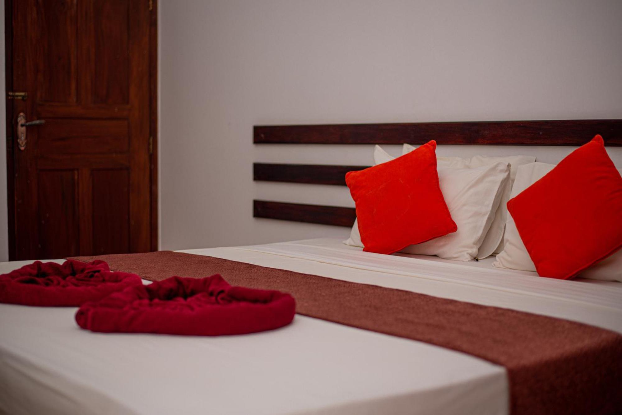Sundowners Guesthouse Hikkaduwa Phòng bức ảnh