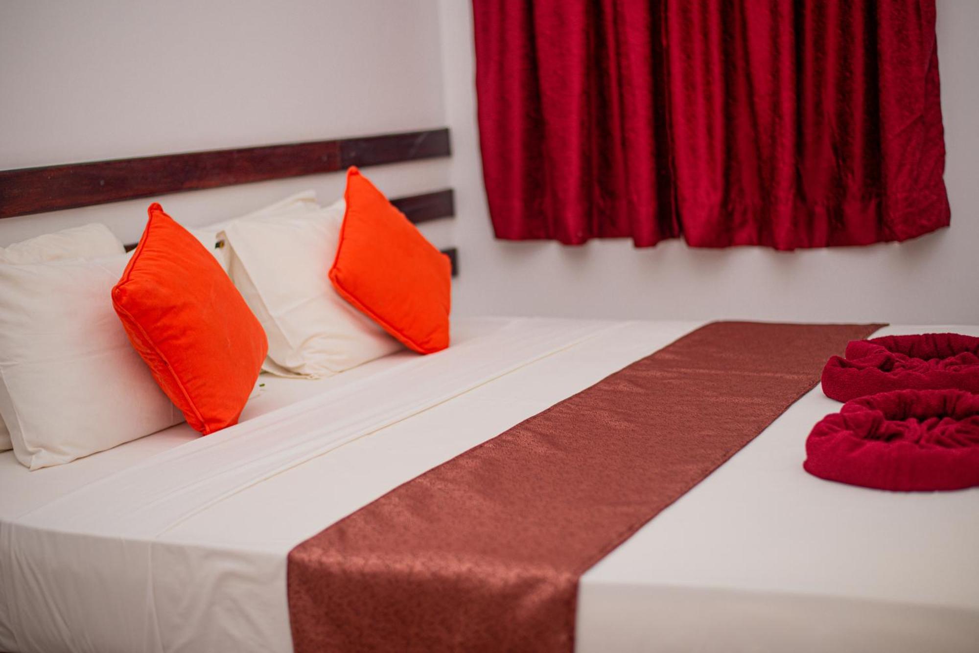 Sundowners Guesthouse Hikkaduwa Phòng bức ảnh